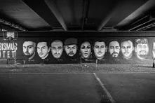 Wandgemaelde der Gesichter der neuen Menschen im Portraet. 
